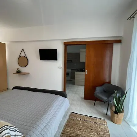 Swallow's Nest * Paradeísion