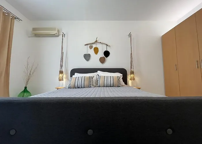 Swallow's Nest * Paradeísion