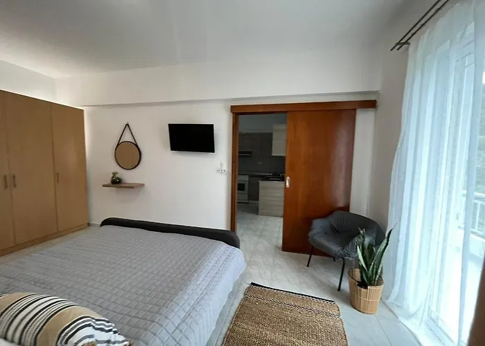 Swallow's Nest * Paradeísion