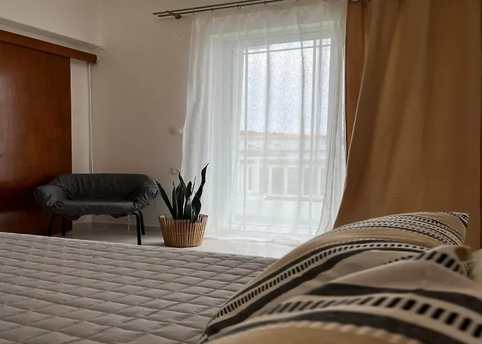 Swallow's Nest * Paradeísion